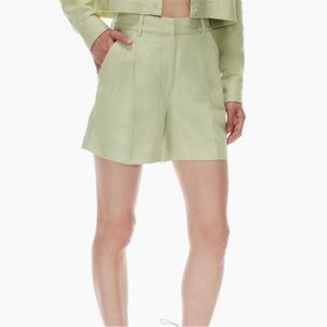 Wilfred effortless shorts in sage colour